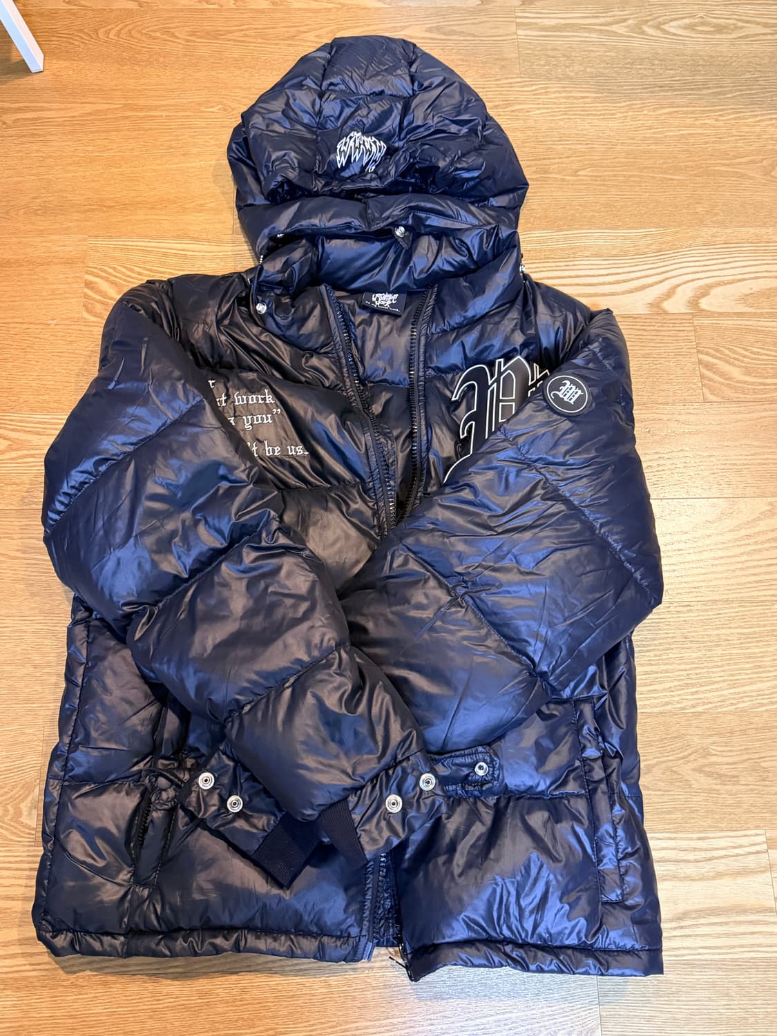 Worst work 유광 패딩 상품이미지2