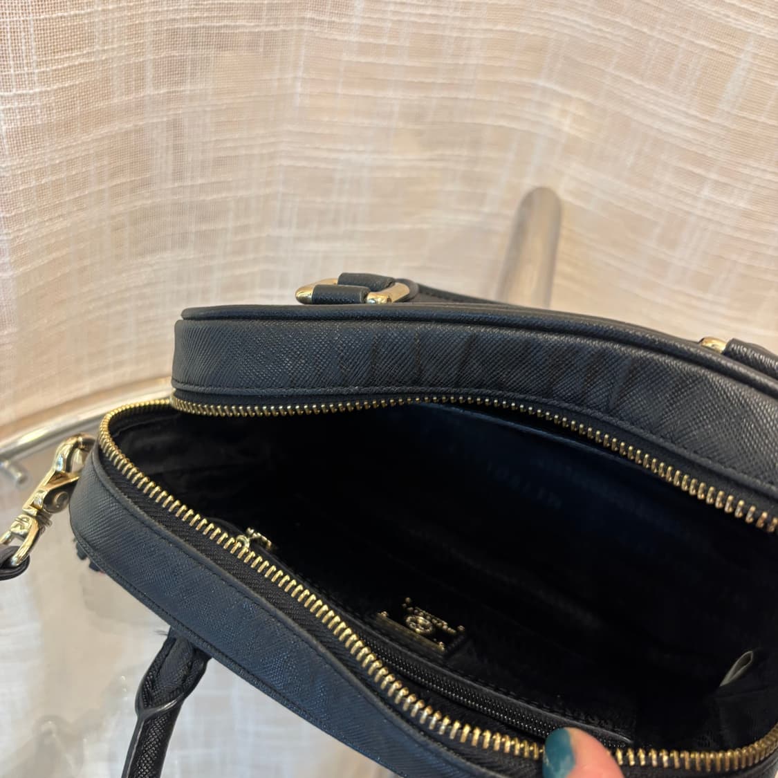 정품 메트로시티 테슬 크로스백     상품이미지8