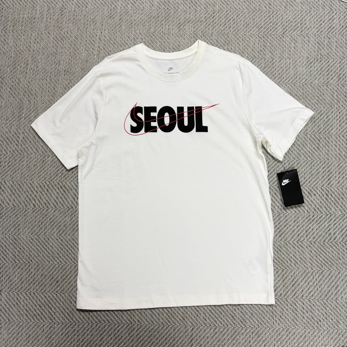(XL)나이키 SEOUL 리미티드 반팔티 상품이미지1