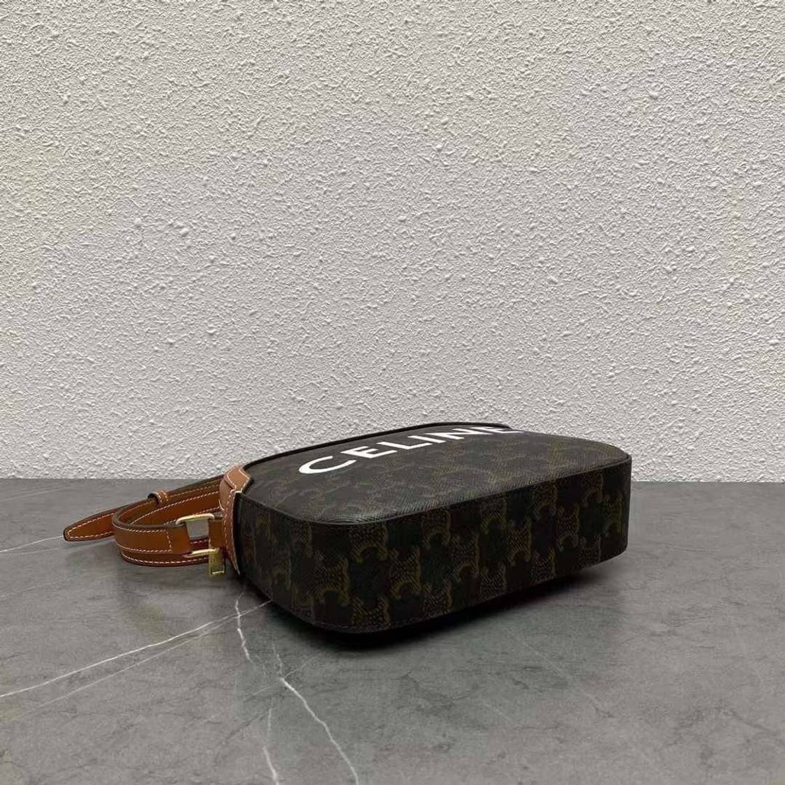 셀린느(Celine) 스몰 카메라 백(Small Camera Bag) 상품이미지5