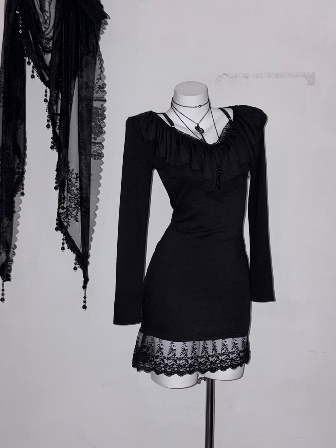 블랙 러플 원피스 연말모임룩 추천 🖤  상품이미지1