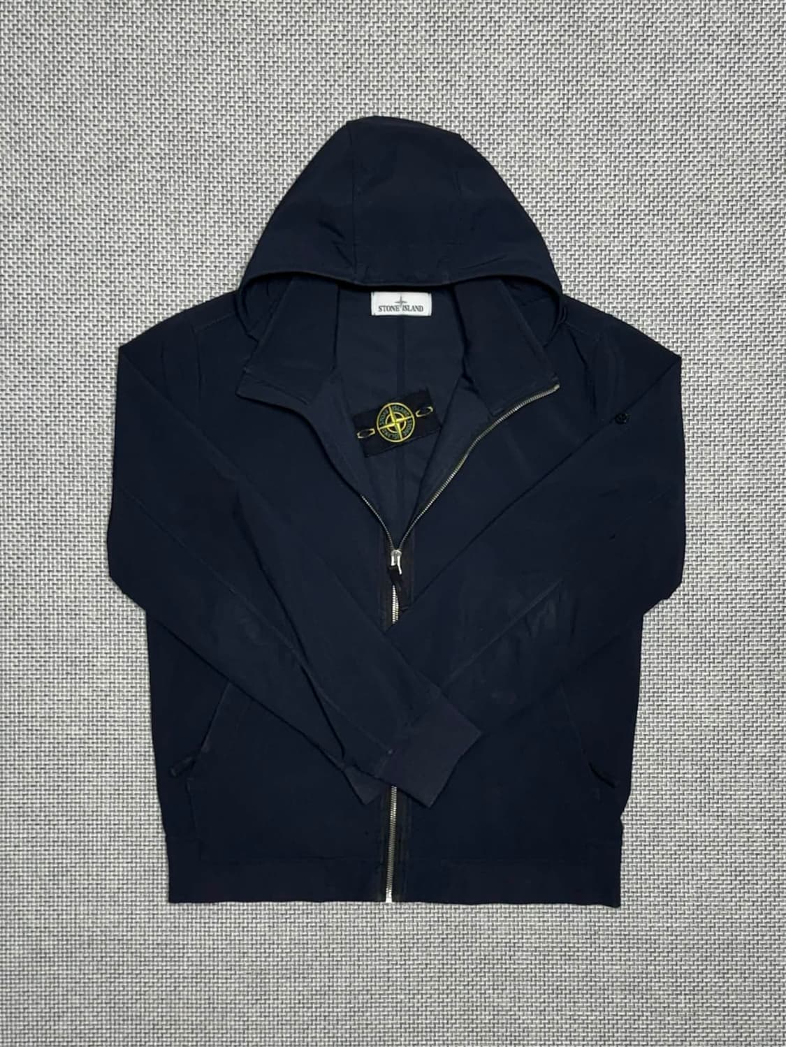 스톤아일랜드 라이트 소프트쉘 후드집업 상품이미지1