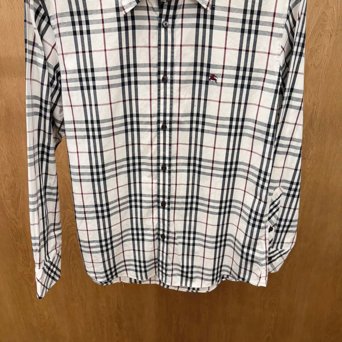 버버리 블랙 라벨 코튼 셔츠 체크 패턴 로고 자수 디테일 레귤러핏 화이트 상품이미지5