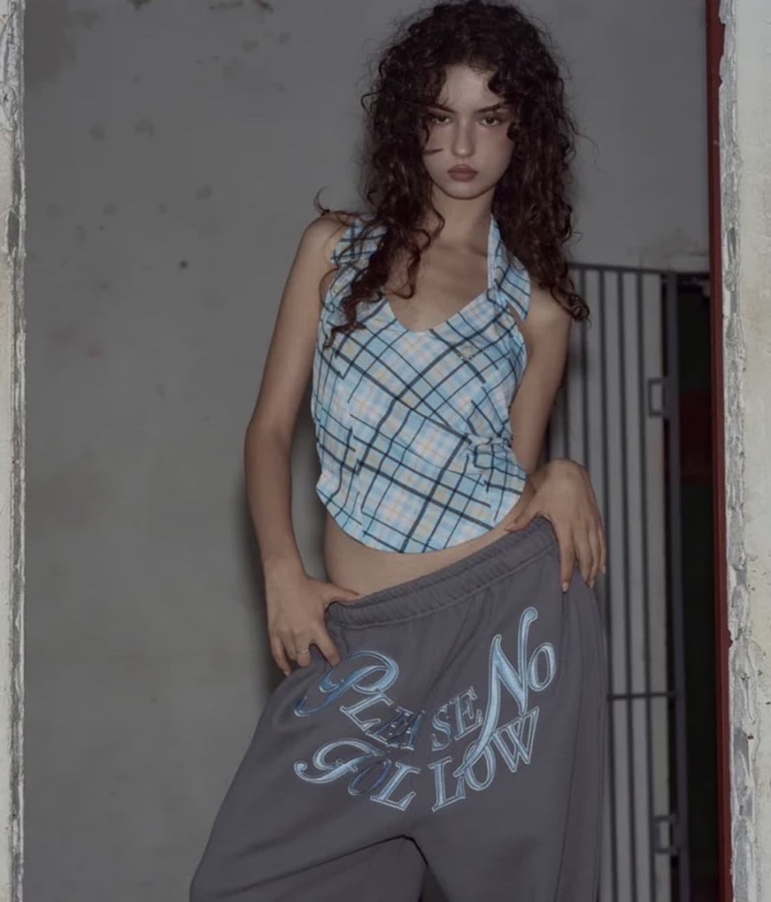 플리즈노팔로우 미나체크홀터탑 블루 Mina Check Halter Top 상품이미지1