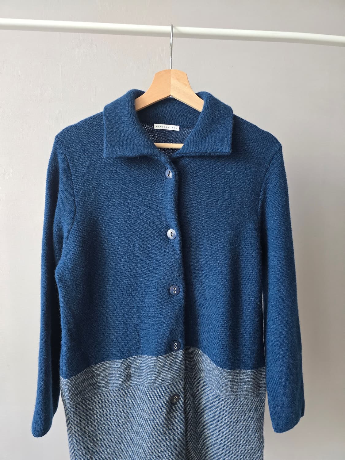 ATELIER SIX 딥블루 배색 울 롱 가디건 상품이미지2
