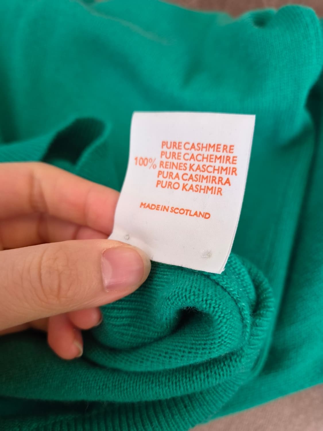 버버리 남성 캐시미어 브이넥니트 상품이미지7