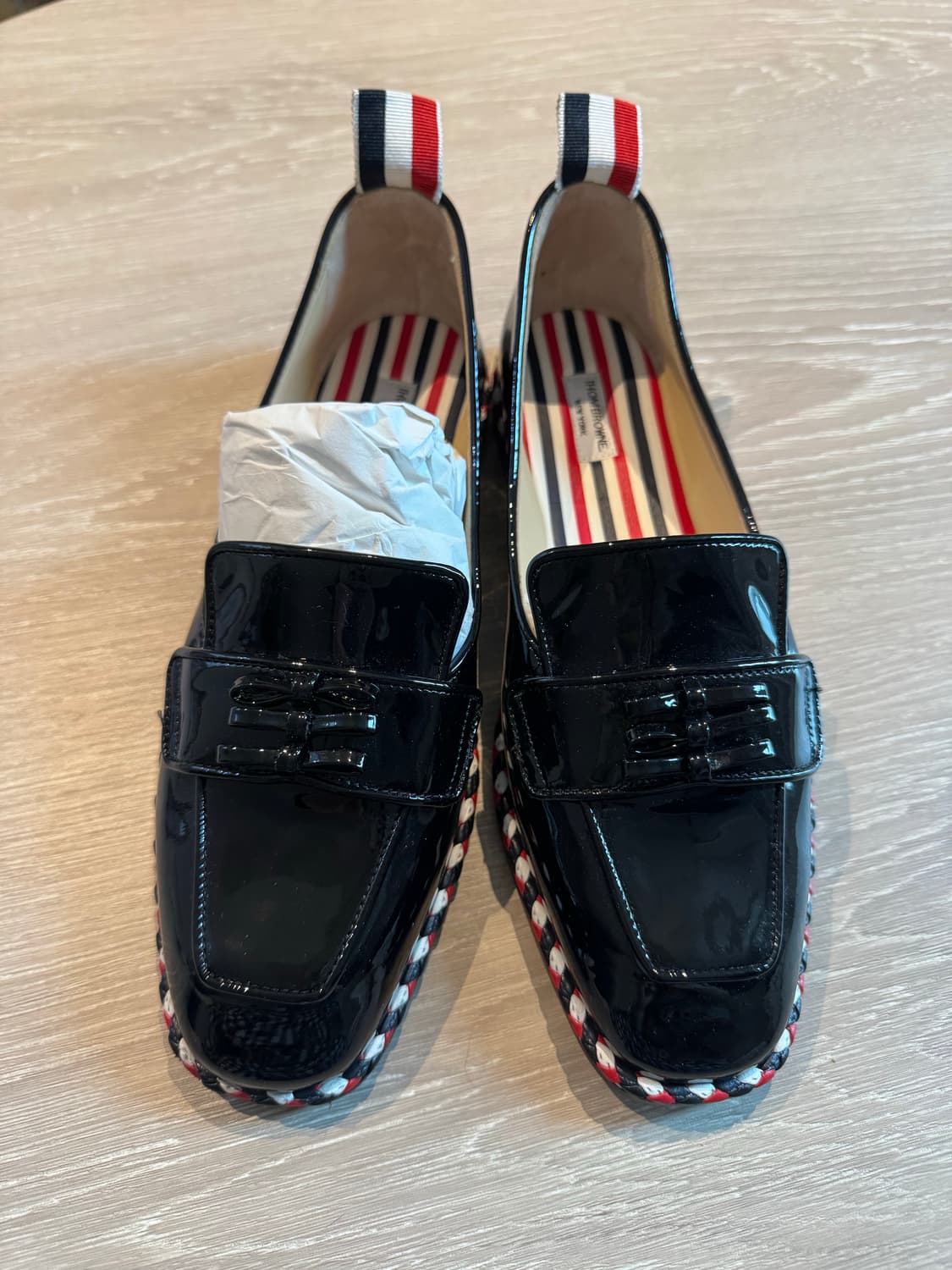 (W) 톰브라운 소프트 페이턴트 레더 스트라이프 코드 트림 레더 솔 보우 상품이미지1