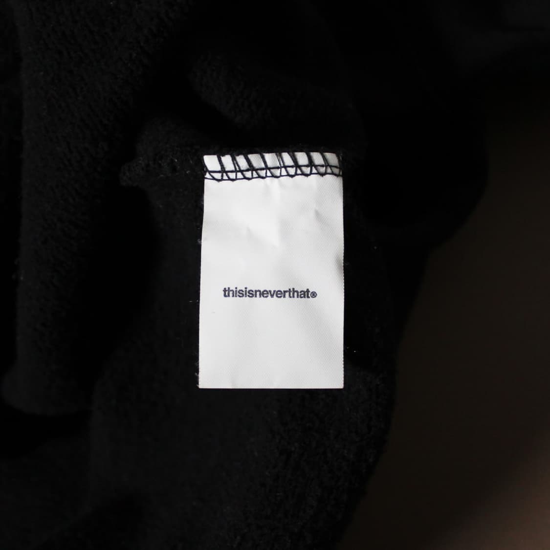  Thisisneverthat 디스이즈네버뎃 기모 블랙 맨투맨 상품이미지5