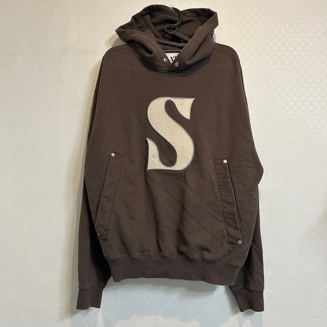 세터 리벳 아플리케 포켓 로고 후드 브라운슈가 후드티 M  상품이미지8