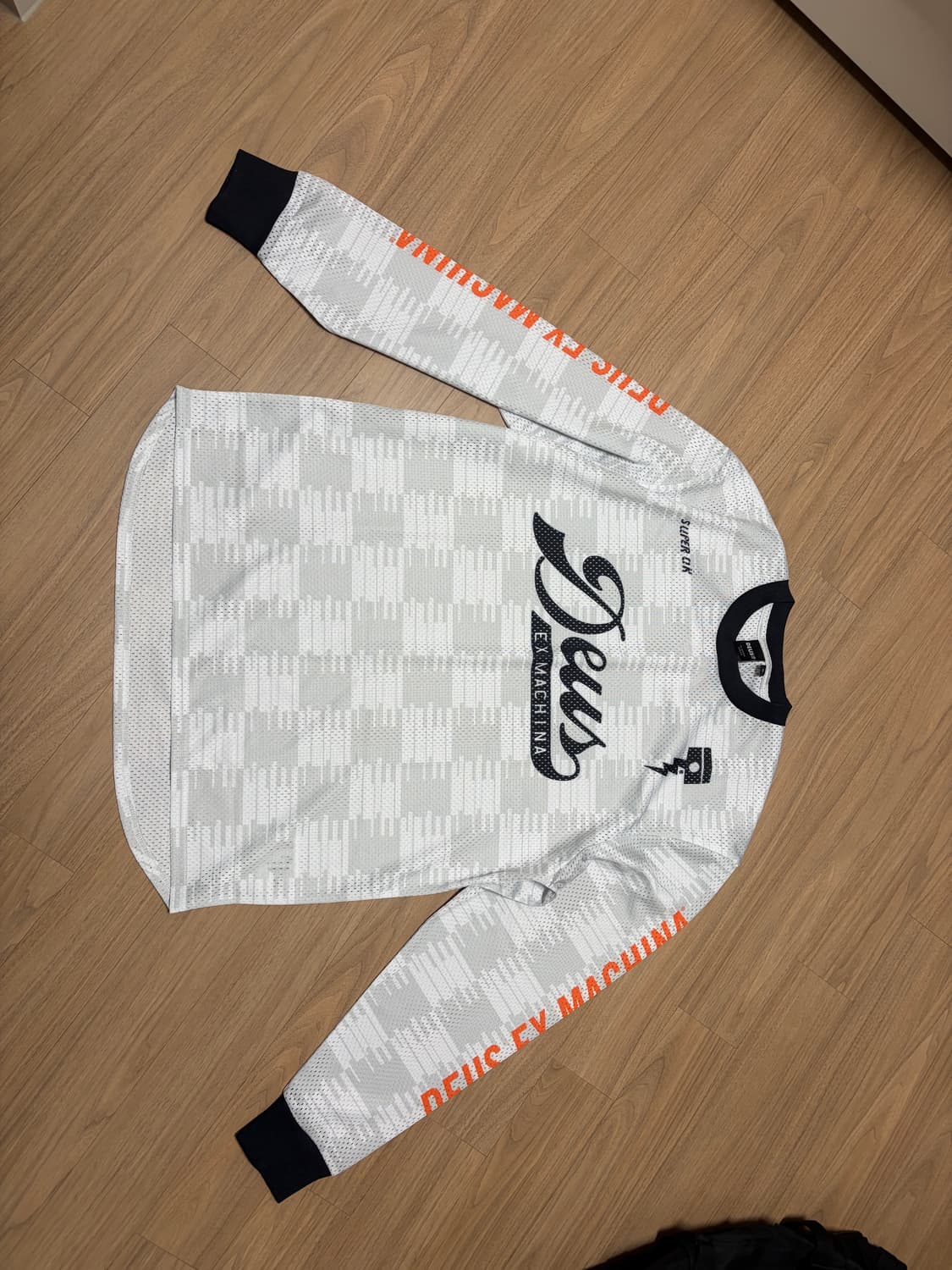 데우스 엑스 마키나 모토져지 화이트 M 상품이미지1