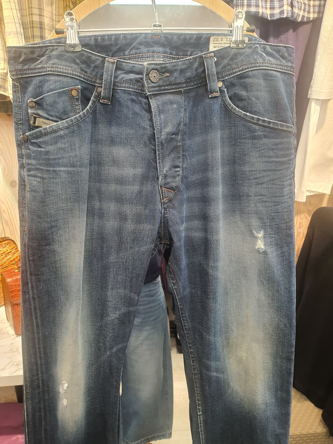 디젤(Diesel) 정품 대런(DARRON) 남성 슬림 테이퍼드 워싱 청 상품이미지2