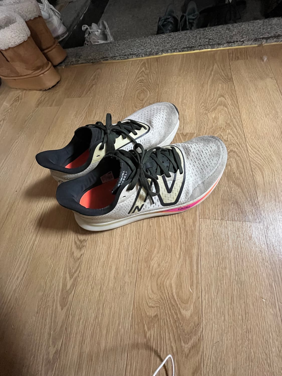 [270] 뉴발 퓨어셀 화이트 판매합니다 상품이미지2