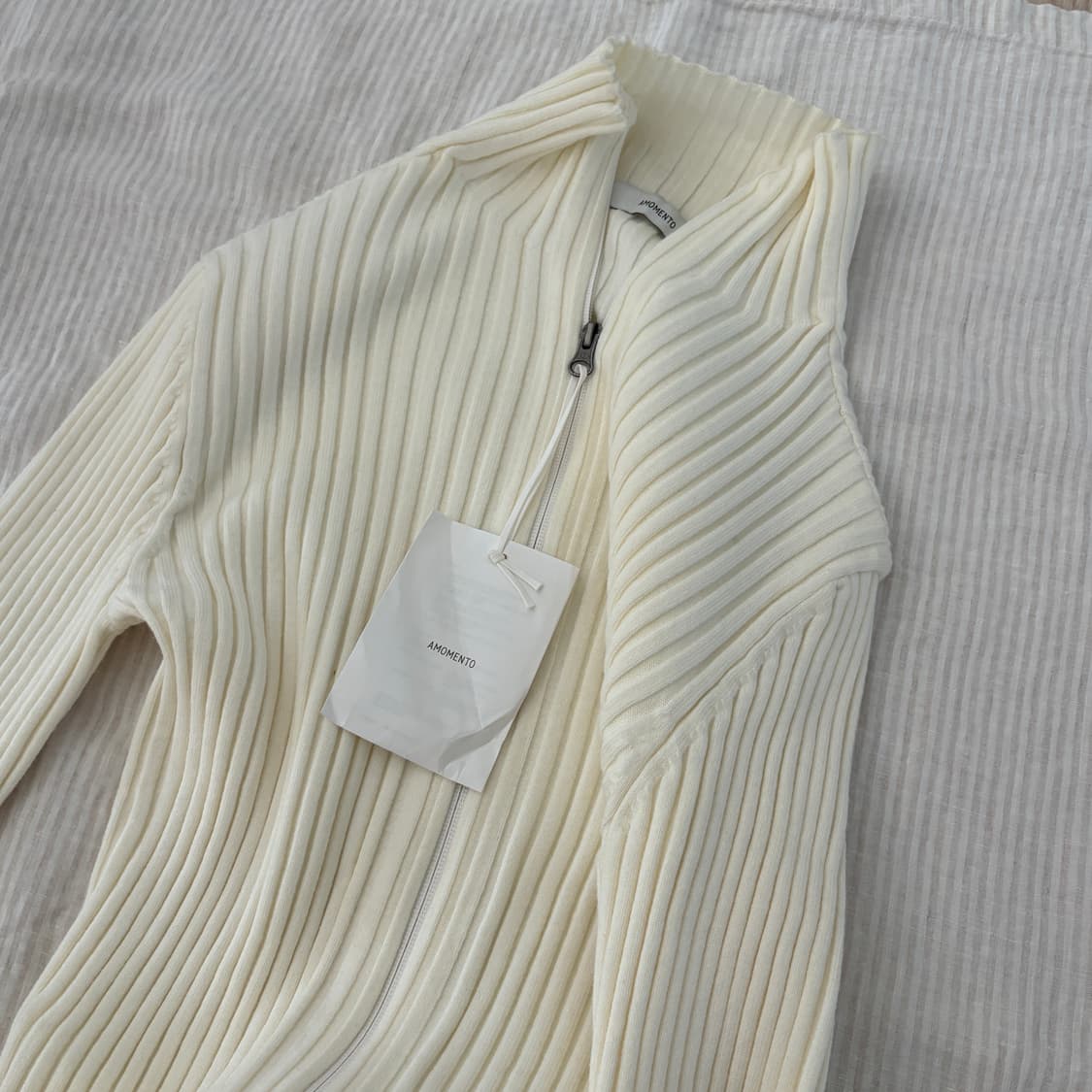  ▫️Amomento Lip Knit 상품이미지1