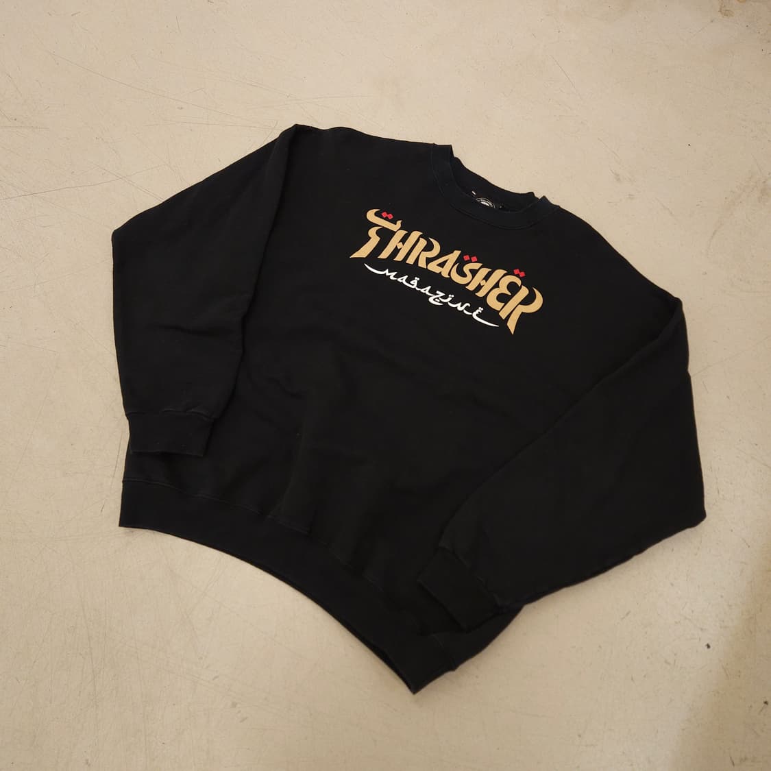 트레셔 빅로고 블랙 맨투맨 상품이미지1