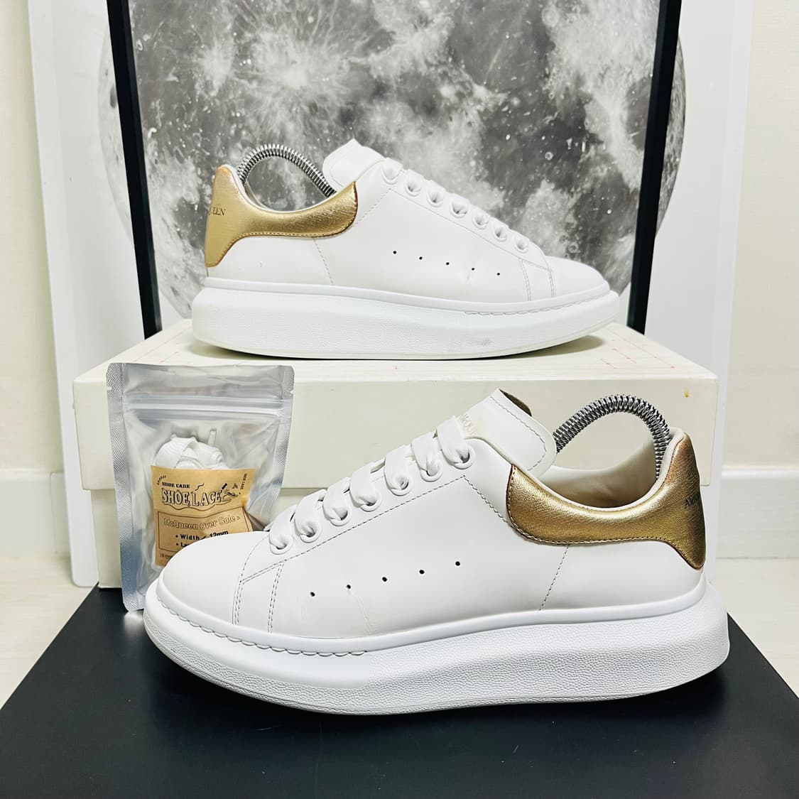 정품 40) 알렉산더 맥퀸 골드 오버솔 스니커즈 255~260 상품이미지1
