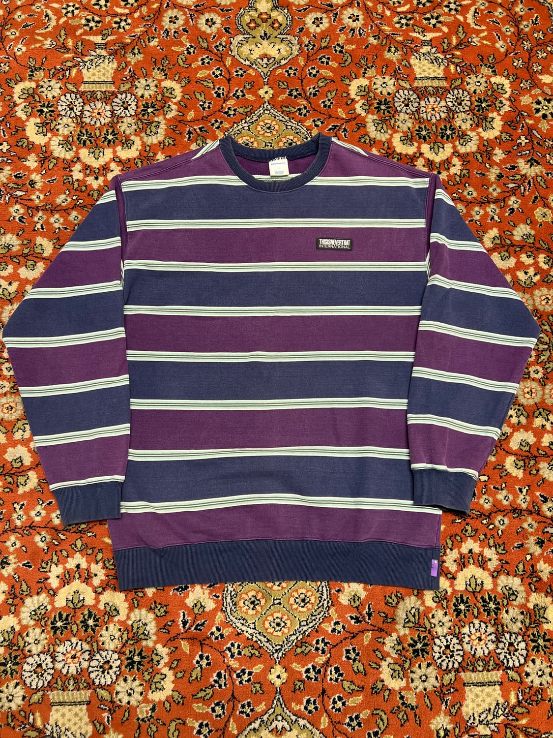 [L] 디스이즈네버댓 인터네셔널 스트라이프 블루퍼플 맨투맨 상품이미지1