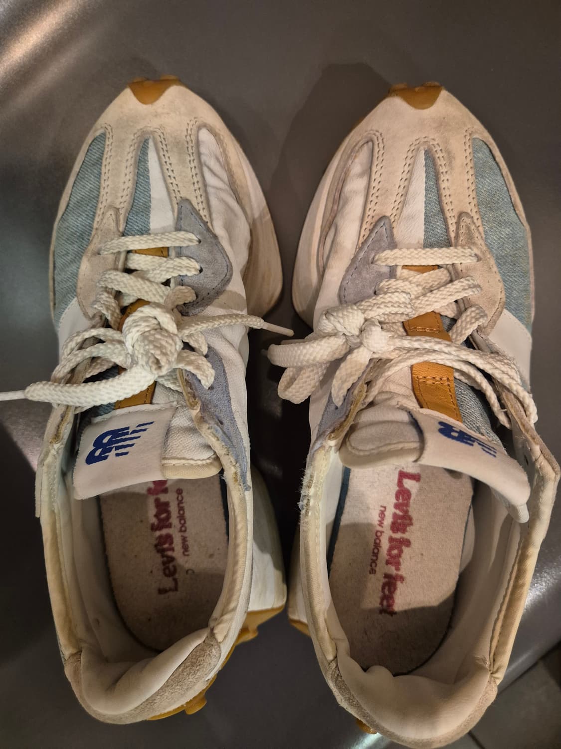 뉴발란스 리바이스 콜라보 스니커즈 245 판매합니다 상품이미지5
