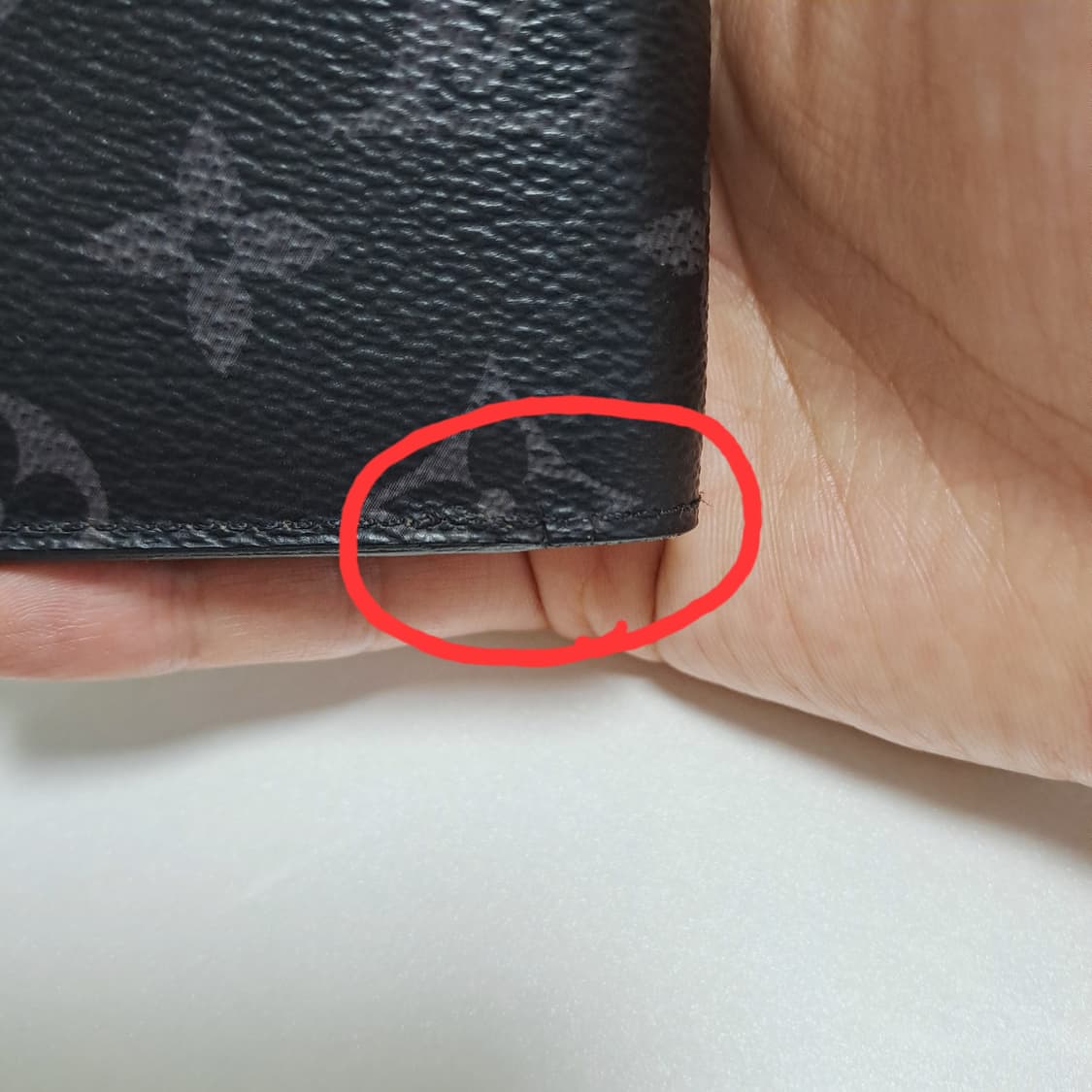 [100%/정품] 루이비통 모노그램 이클립스 멀티플 반지갑,루이비통지갑 상품이미지3