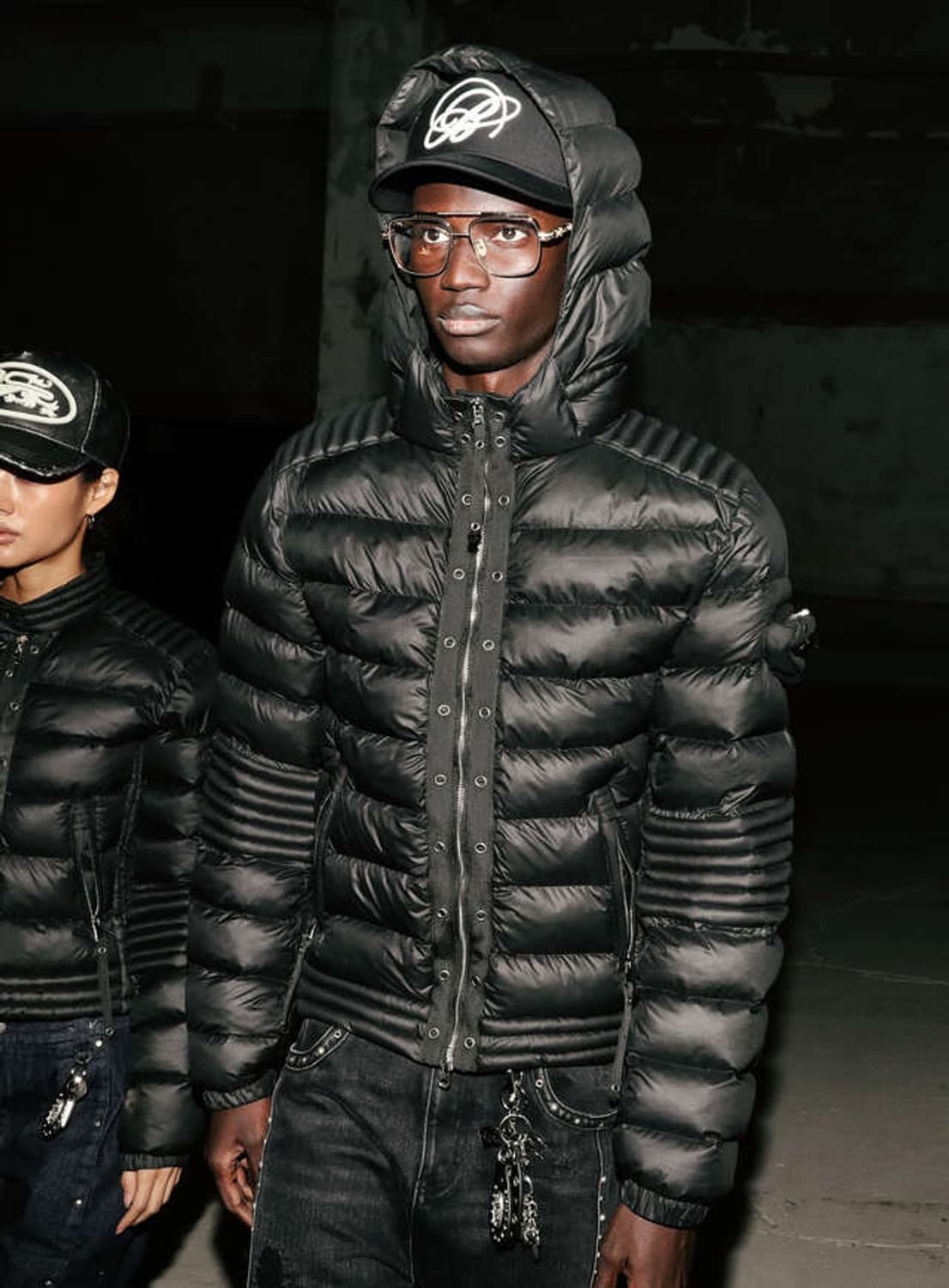 배드블러드 바이퍼31-2 미드웨이트 바이커 후드 푸퍼 - 블랙 상품이미지1