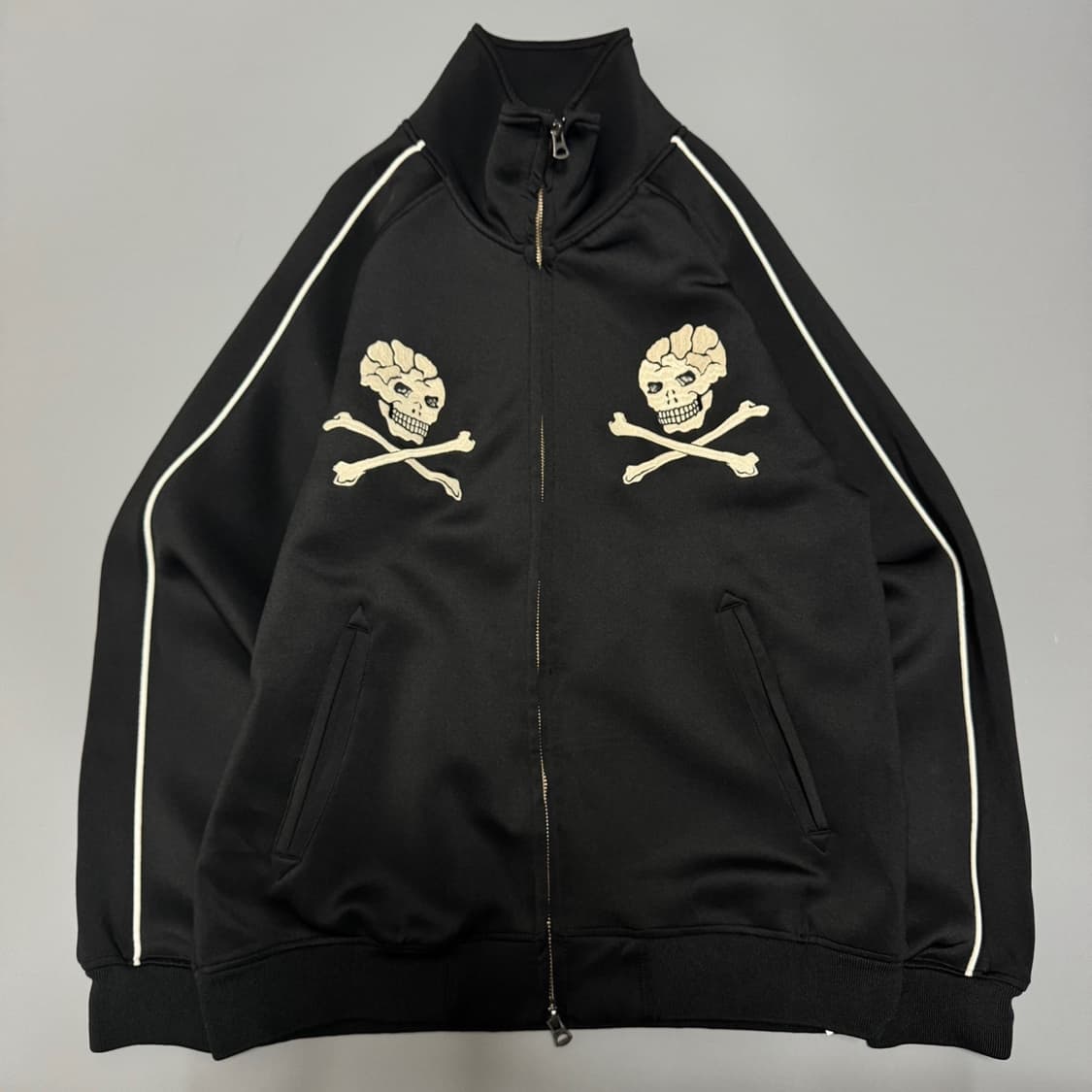 VANSON 블랙컬러 스컬 본 양면 자수로고 파이핑 트랙탑 자켓 상품이미지8