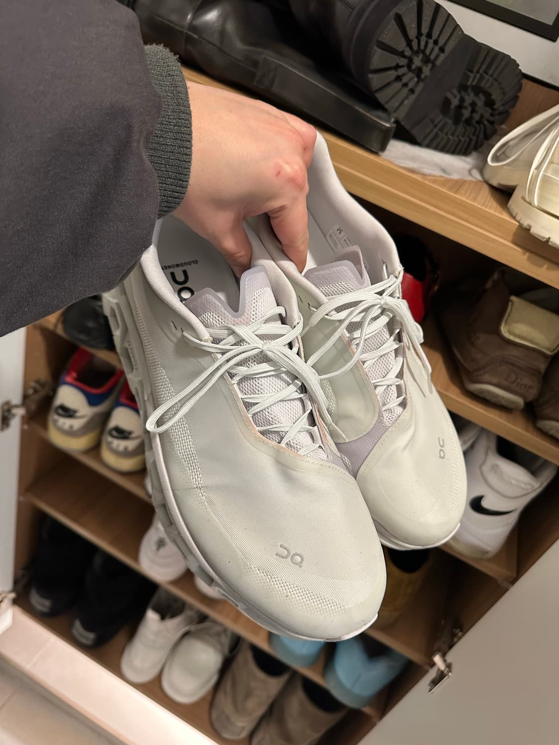 온러닝 포스트아카이브팩션 300 상품이미지1