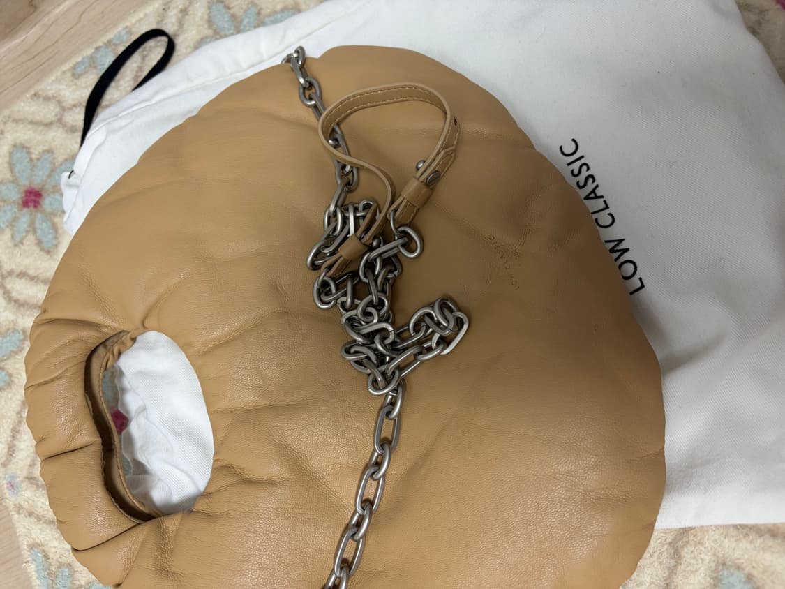 로우클래식 크로스백 상품이미지1