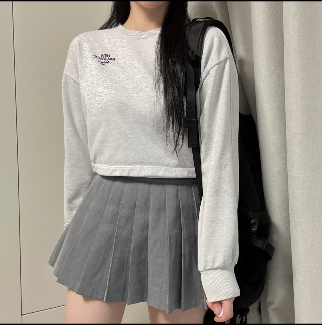 뉴발란스 크롭 맨투맨 상품이미지1