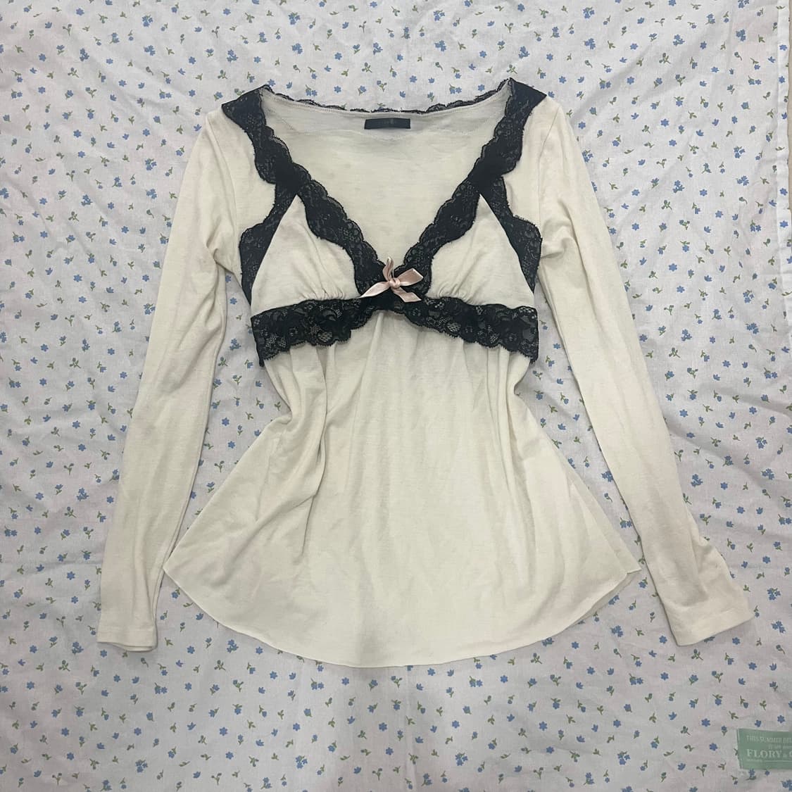 일브 히메갸루오네갸루 로걀탑 롱슬리브 빈티지 리즈리사엑시즈팜트랄라라 상품이미지1