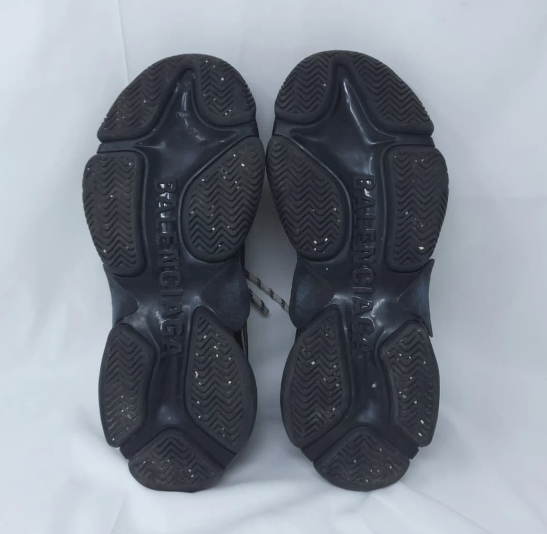 발렌시아가 트리플 블랙 스니커즈 275 상품이미지9