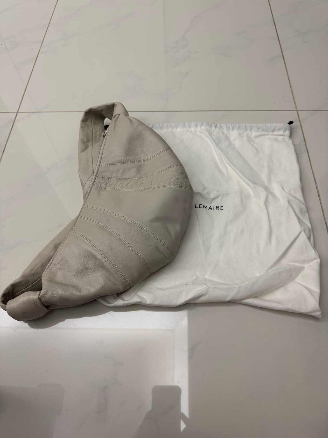 르메르 크루아상 베이지 상품이미지1