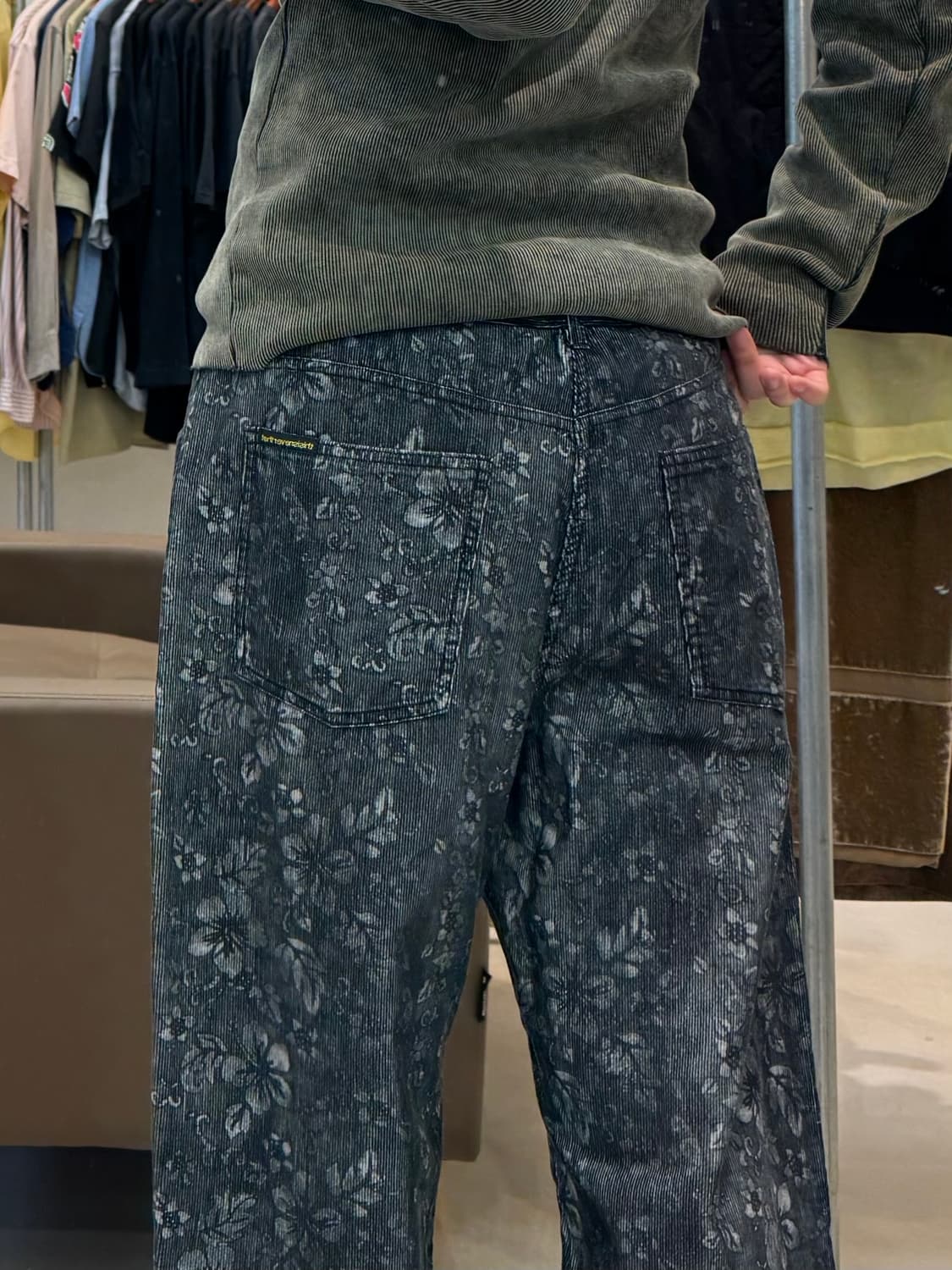 디스이즈네버댓 플로럴 코듀로이 팬츠 블랙 상품이미지5