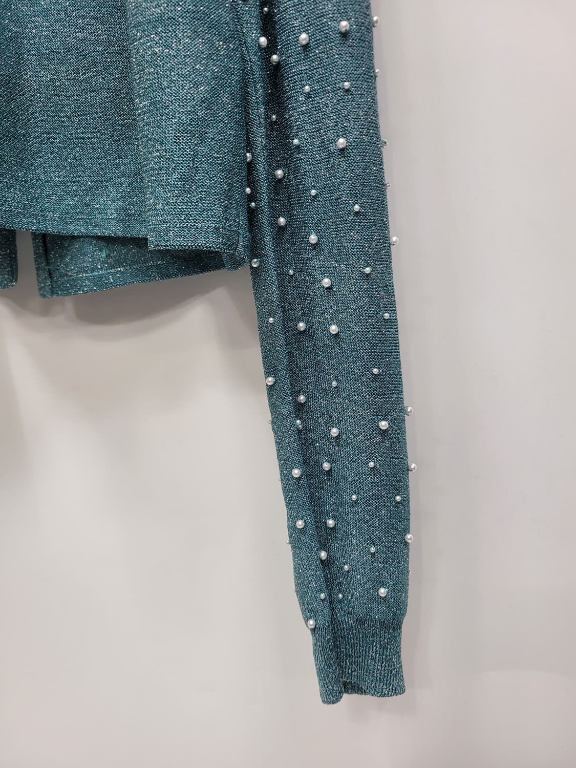 모스키노 칩앤시크 진주 장식 레이온 가디건 / 여 100 멜란지 블루
 상품이미지4