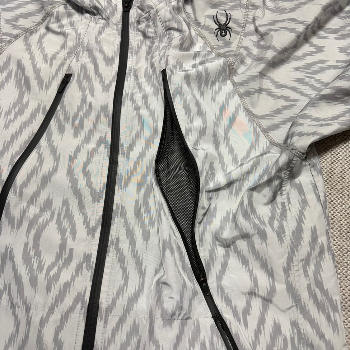 스파이더 화이트 패턴 후드 바람막이 상품이미지3