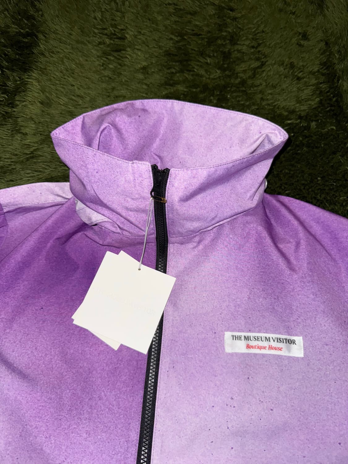 [M] 더뮤지엄비지터 스프레이 프린트 윈드브레이커 퍼플 상품이미지4