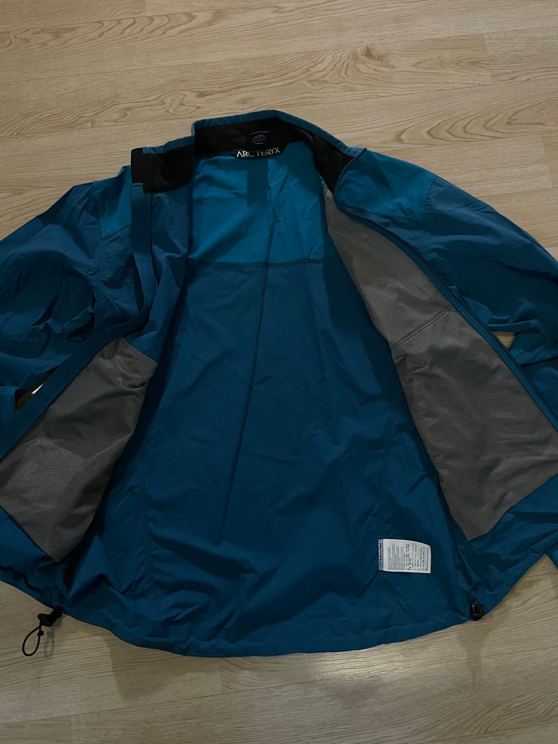 아크테릭스 바람막이 상품이미지9