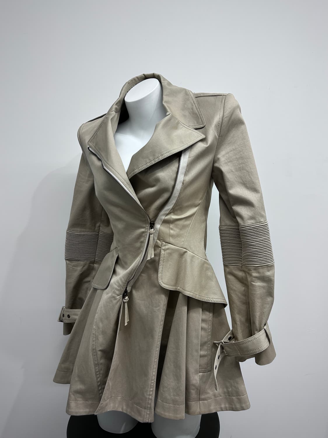 알렉신더 맥퀸 엘라스틱 사선 트렌치 코트 상품이미지2