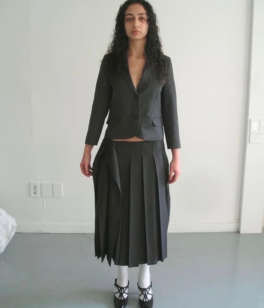 에옹쓰 2024 offbeat skirt 상품이미지2