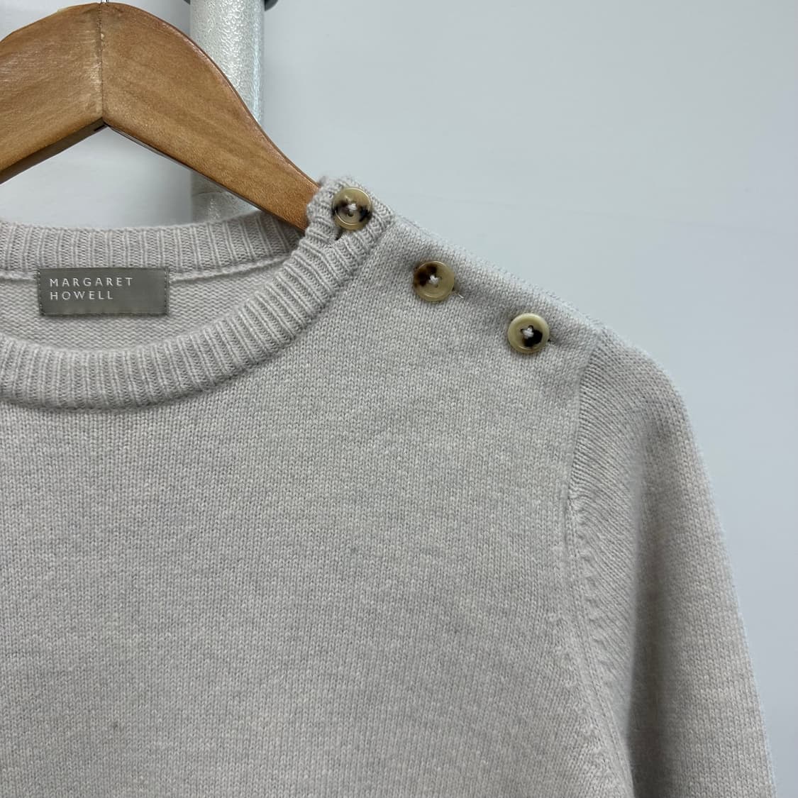 마가렛호웰 버튼 디자인 울 캐시미어 니트 상품이미지3