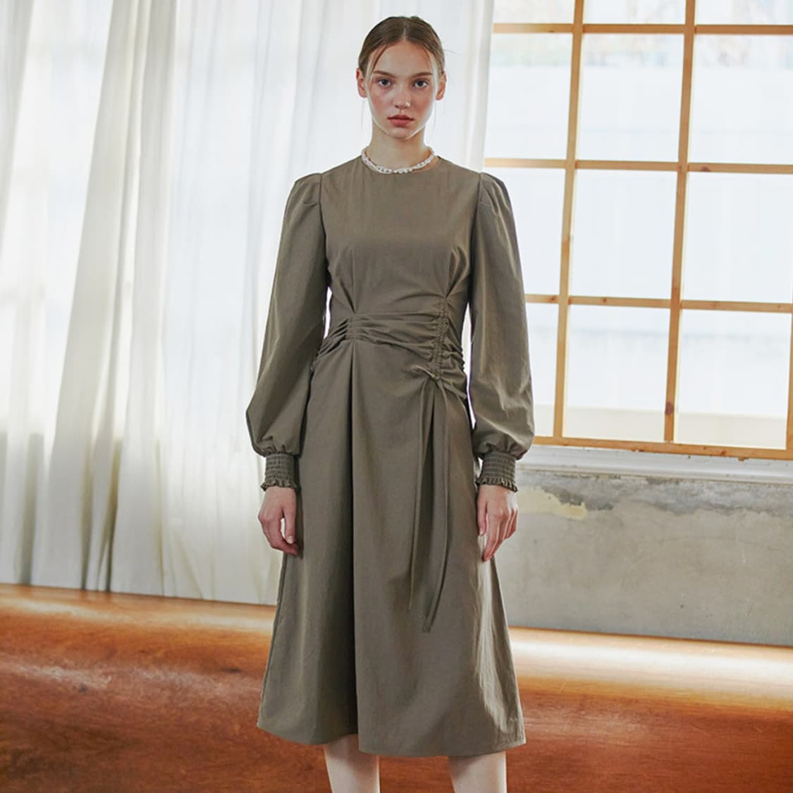 에트몽(ATMON) 핀턱 스트링 스모크 원피스 55 상품이미지1