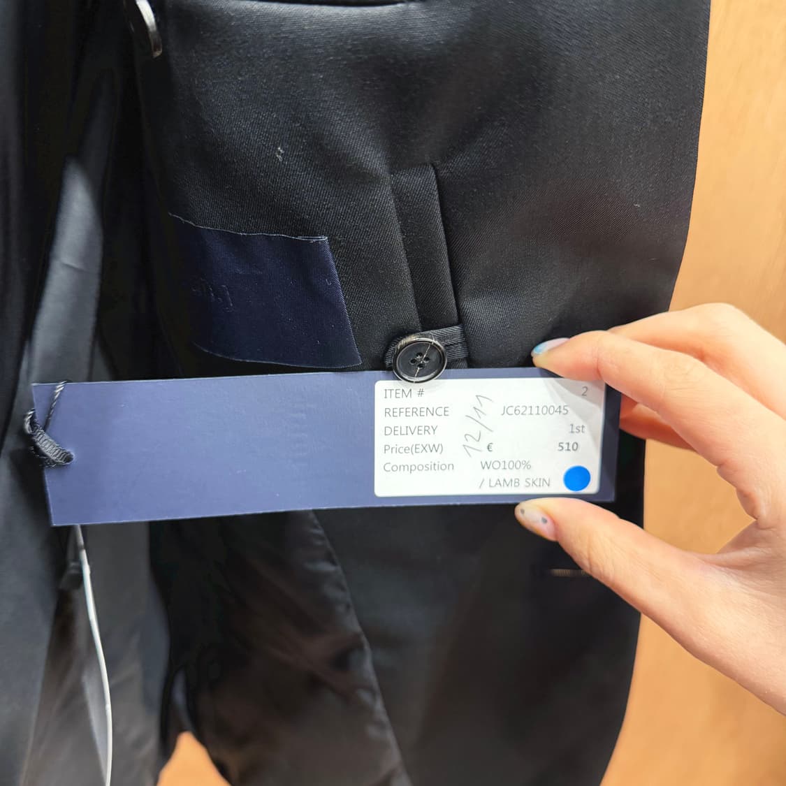 준지 울 긴팔 자켓 램스킨 배색 후드 소매 지퍼 디테일 레귤러핏 블랙 상품이미지9