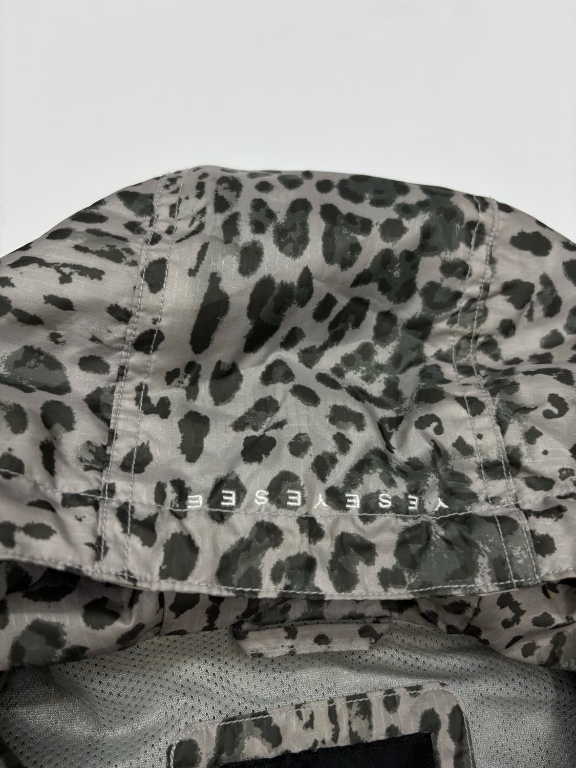 예스아이씨 레오파드 윈드브레이커 자켓    •size: M 실측  상품이미지6
