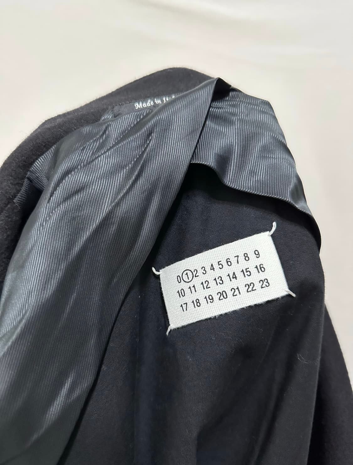 메종마르지엘라 디테일 컷 코트 상품이미지3