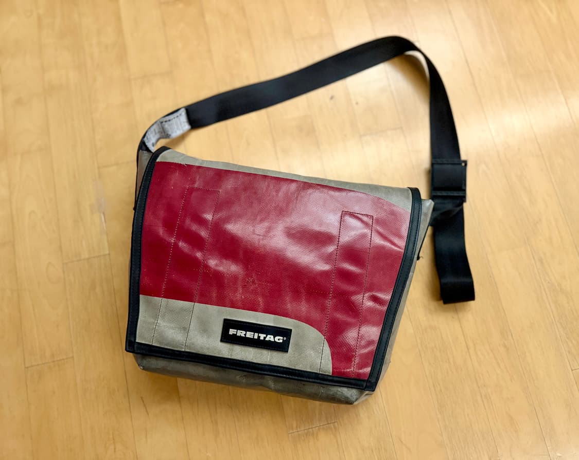 [프라이탁] F12 드라그넷 메신저백 그레이/레드 투톤 상품이미지1