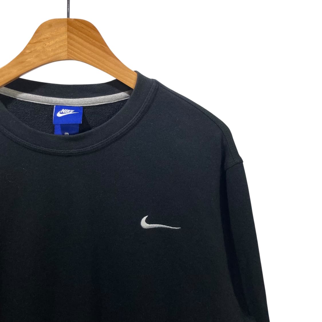 나이키 스우시 블랙 맨투맨 상품이미지3