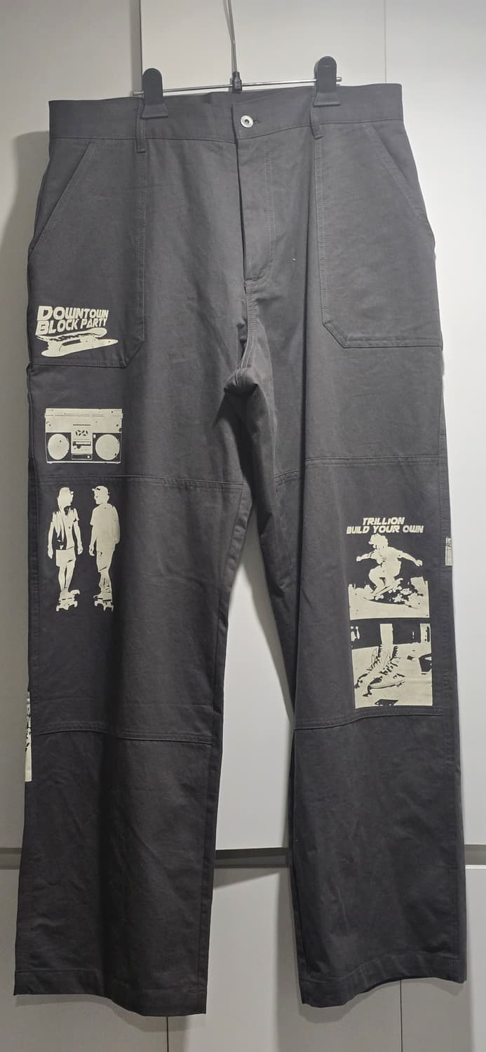 트릴리온 레트로 그래픽 코튼 카펜터 팬츠 차콜 상품이미지1