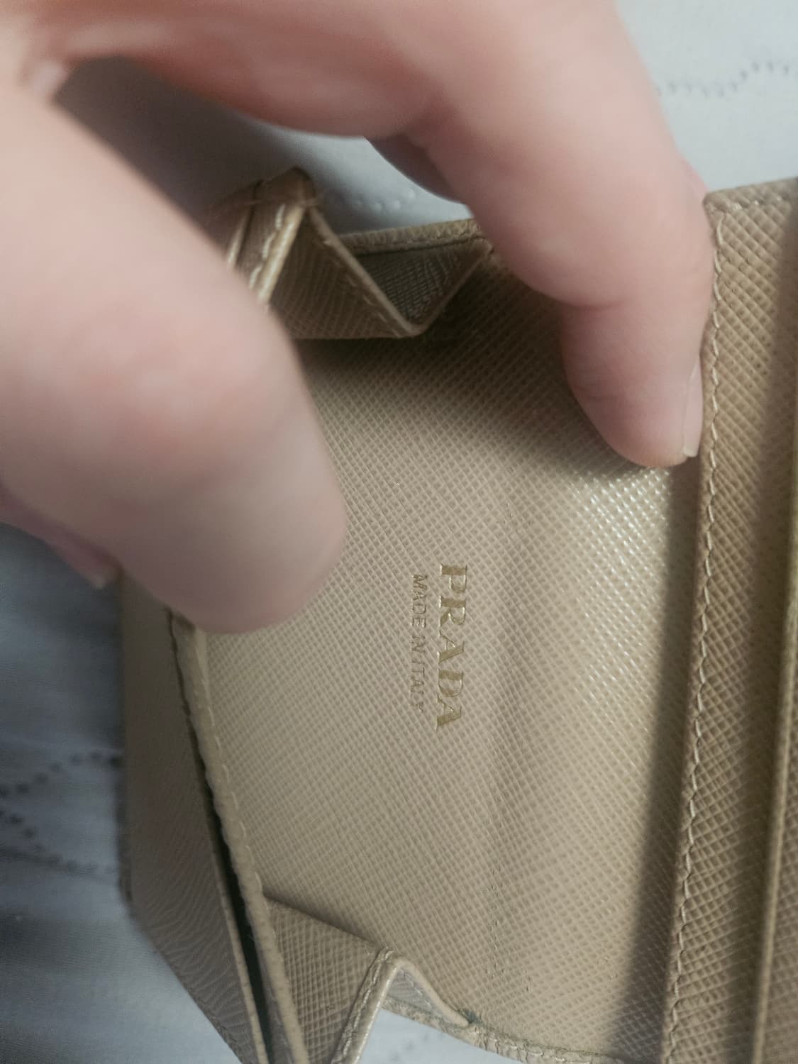 프라다 스몰 사피아노 레더 월렛 샌드 카라멜 상품이미지8