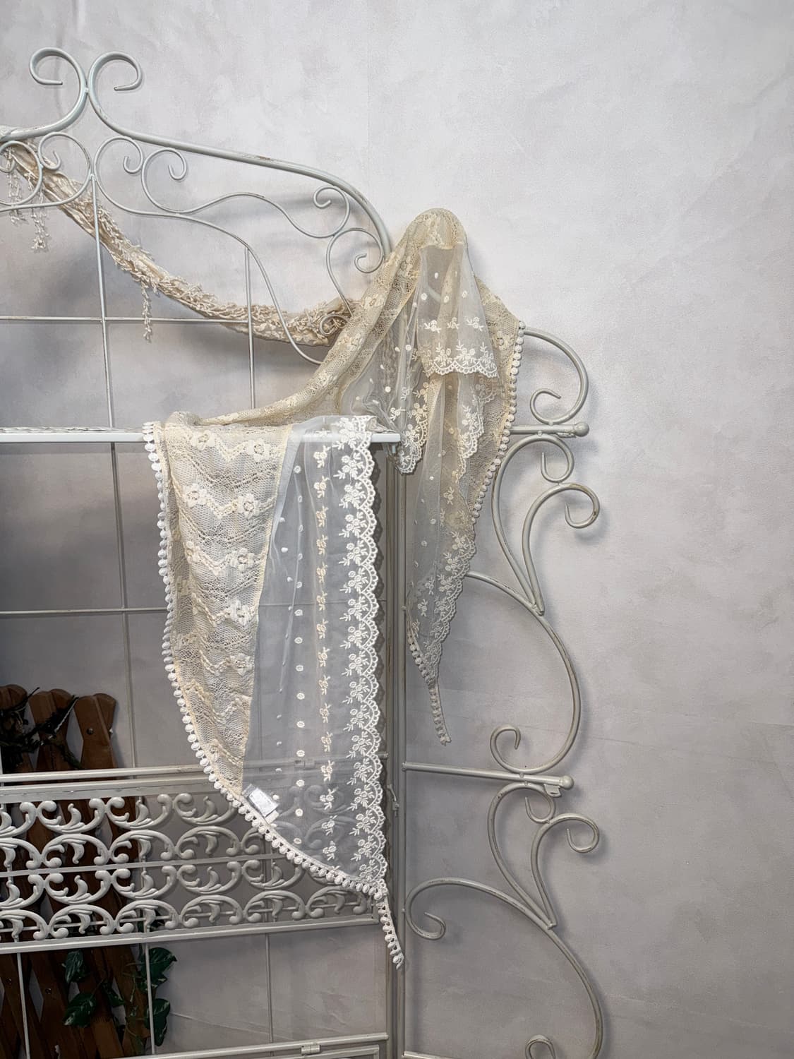 Ivory bohemian floral dot lace scarf 상품이미지1