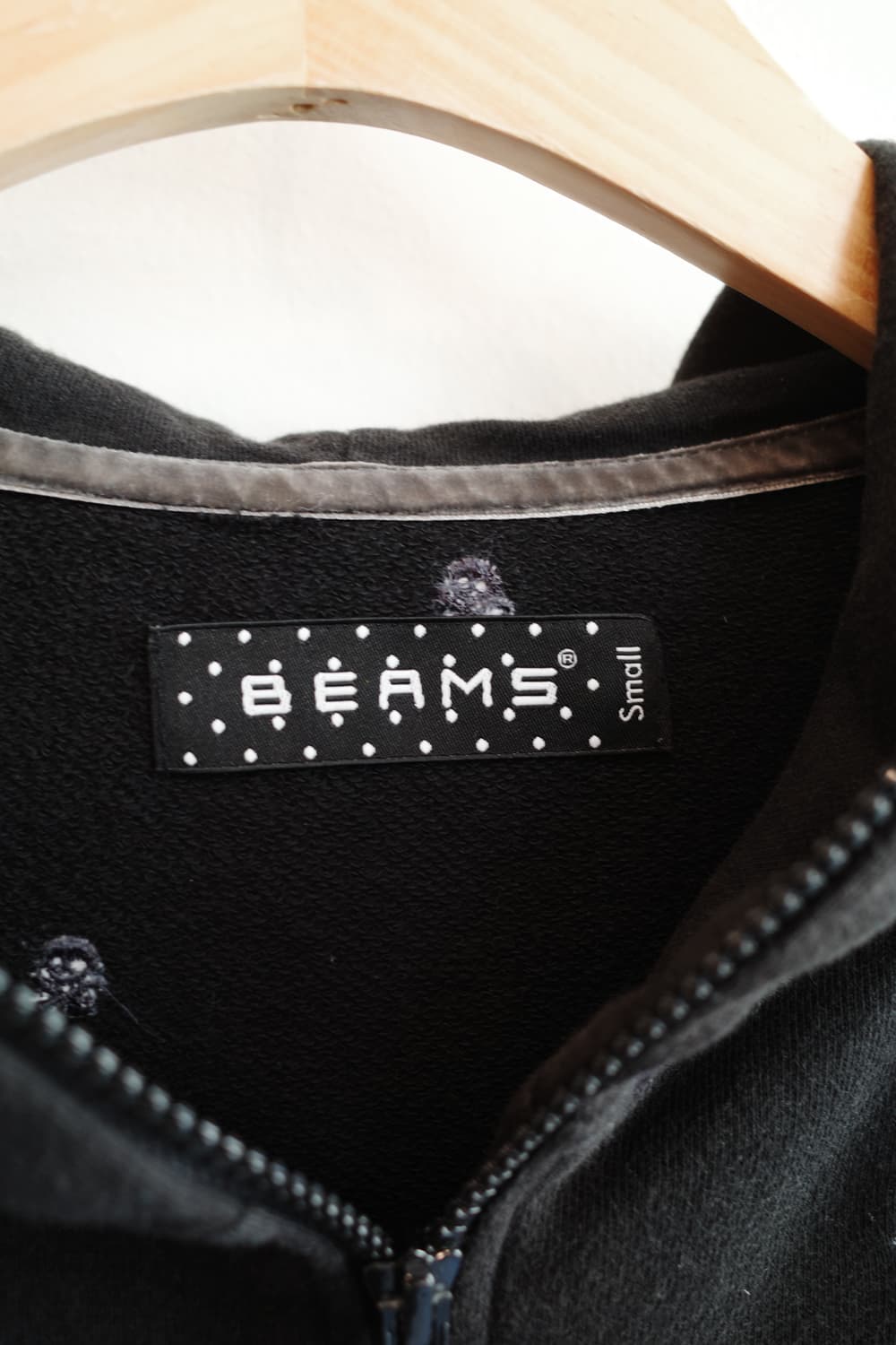 BEAMS 빔즈 스컬 자수 집업후디 상품이미지3