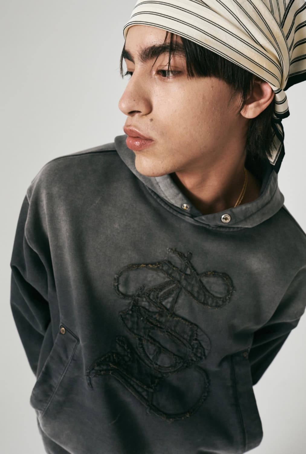 세터 캐주얼 헤리티지 아플리케 다잉 후드티 워시드 차콜 M 상품이미지5