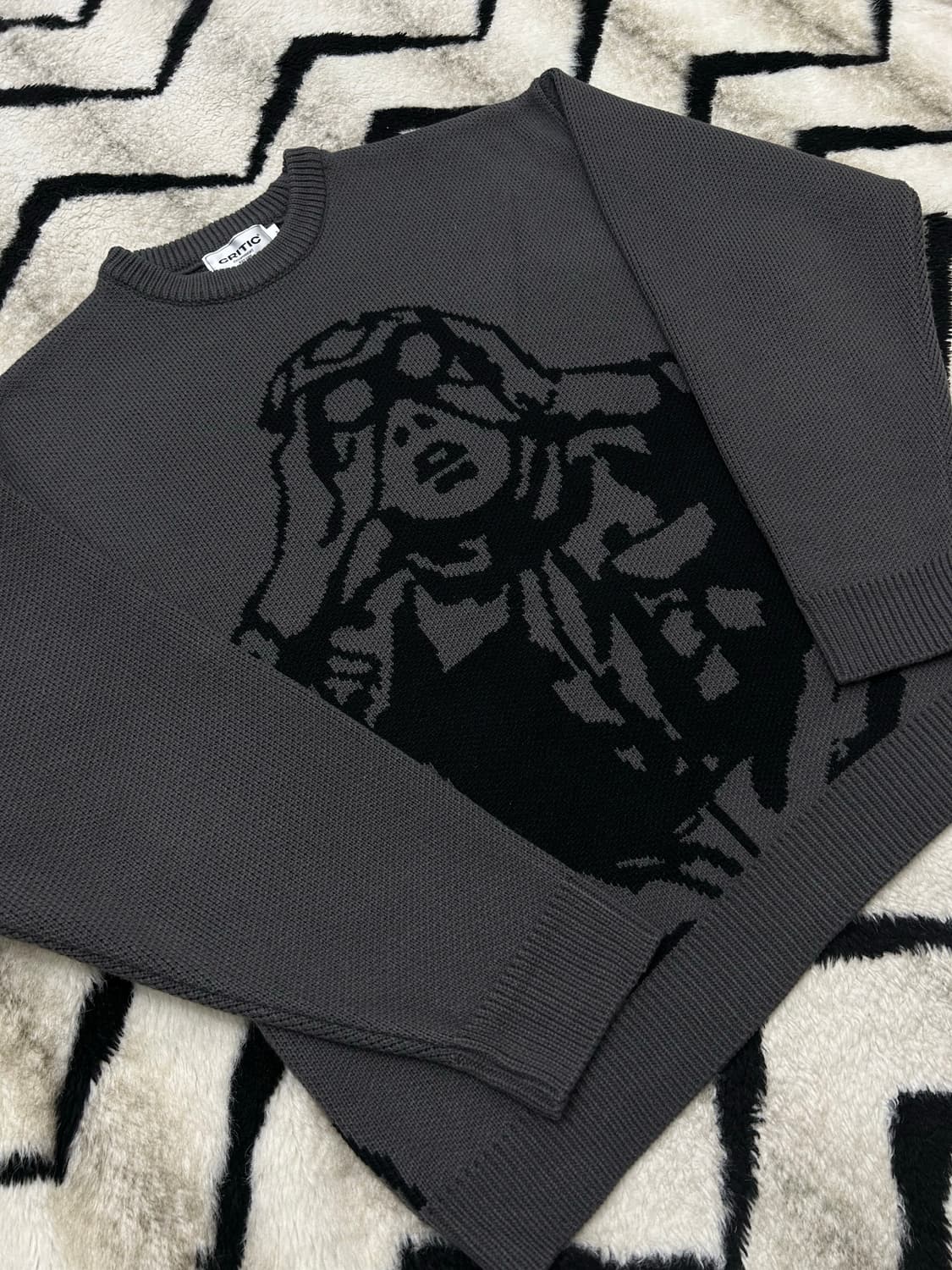 [L]크리틱 스카웃보이 오버핏 헤비 니트/챠콜 상품이미지2